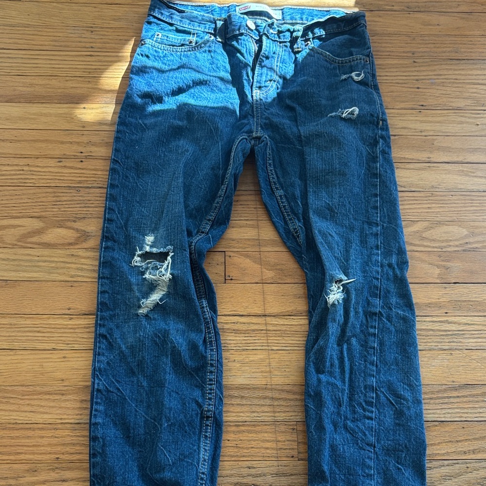 *Levi's Relaxed Fit Distressed Jeans - Dark Blue